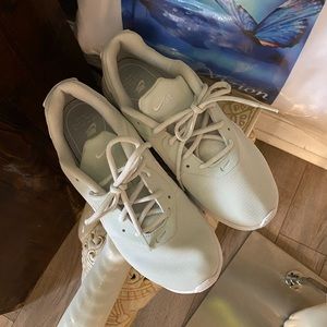 Nike size 9 women’s sneakers